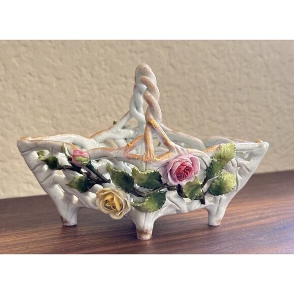 VINTAGE SCHIERHOLZ DRESDEN DIAMOND SHAPED PORCELAIN BASKET WITH APPLIED ROSES - Picture 1 of 16